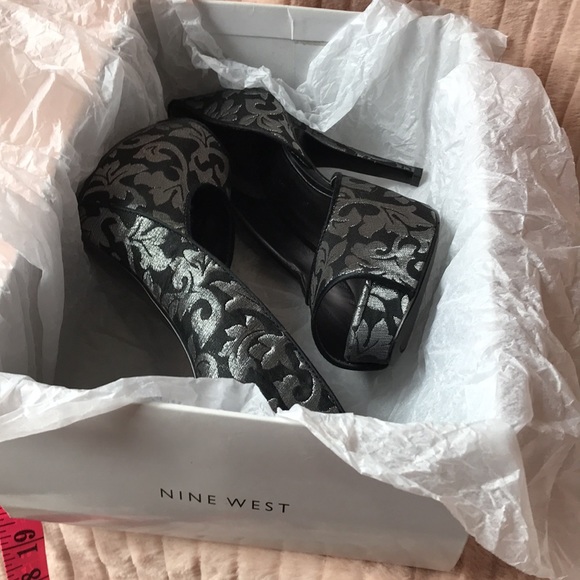 NINE WEST sz 6B - Picture 6 of 6